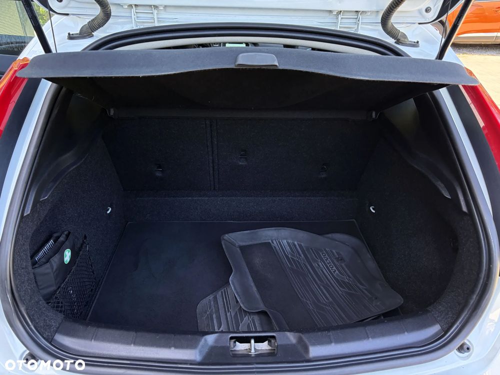 Volvo V40 D4 Geartronic Momentum - 34