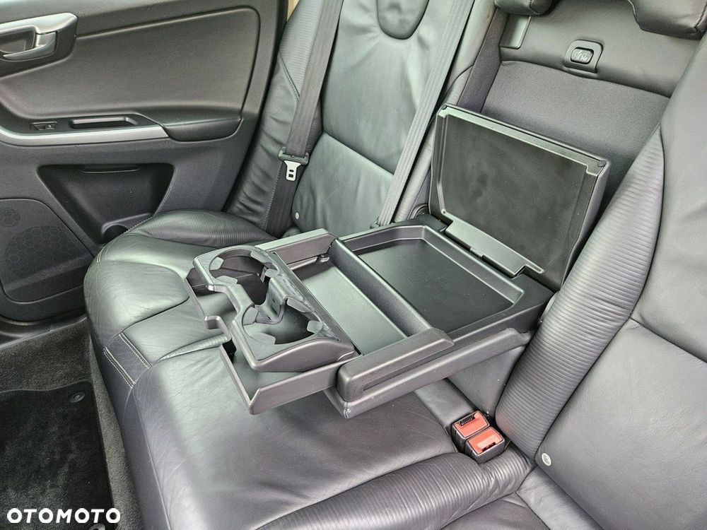 Volvo XC 60 D4 Geartronic RDesign - 30