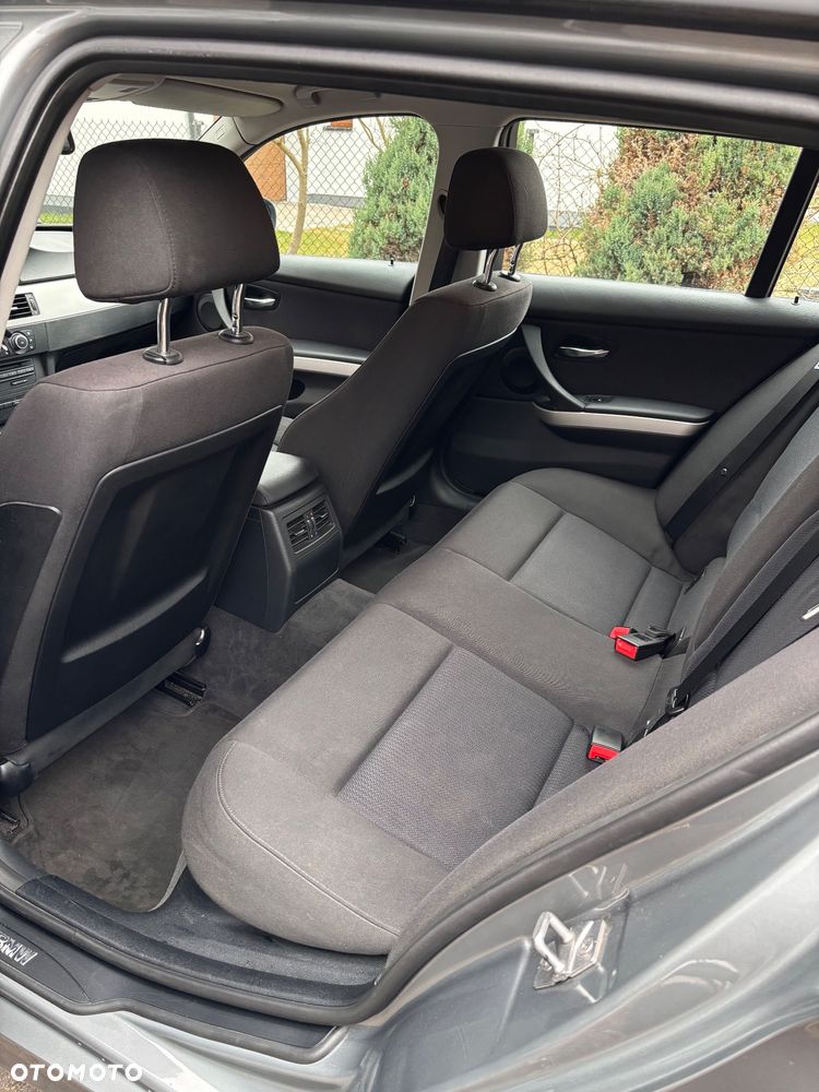 BMW Seria 3 318d DPF - 12