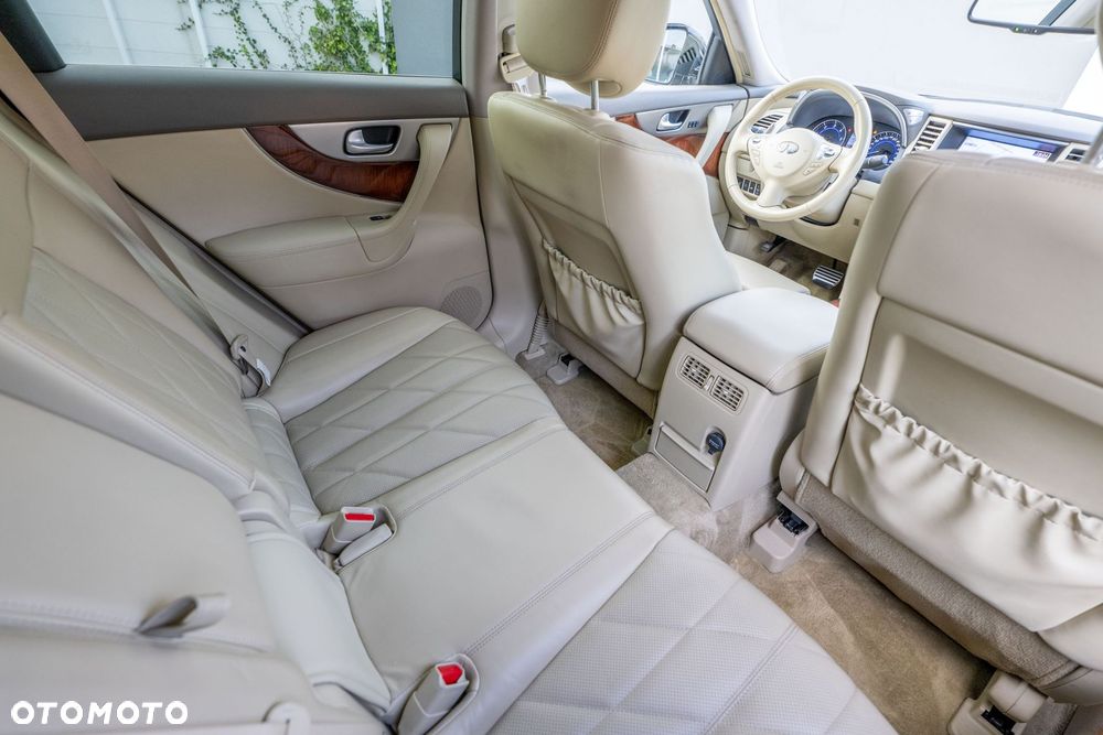 Infiniti QX70 - 12