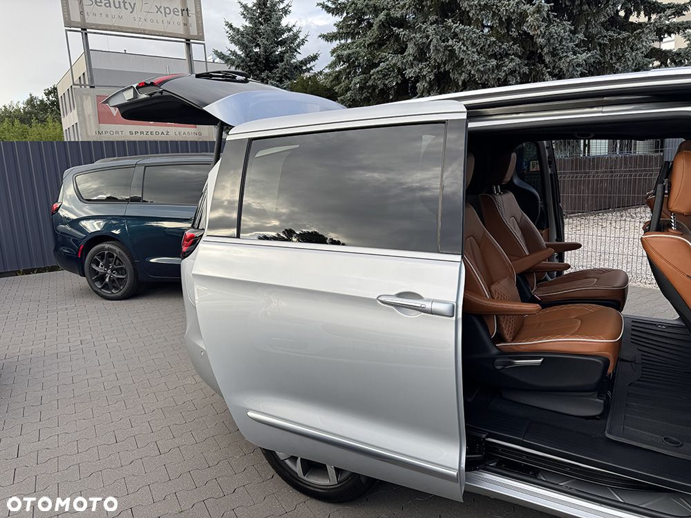 Chrysler Pacifica - 16