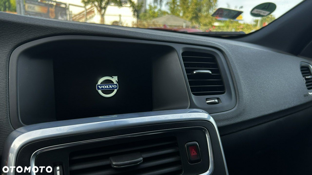 Volvo V60 Cross Country - 15