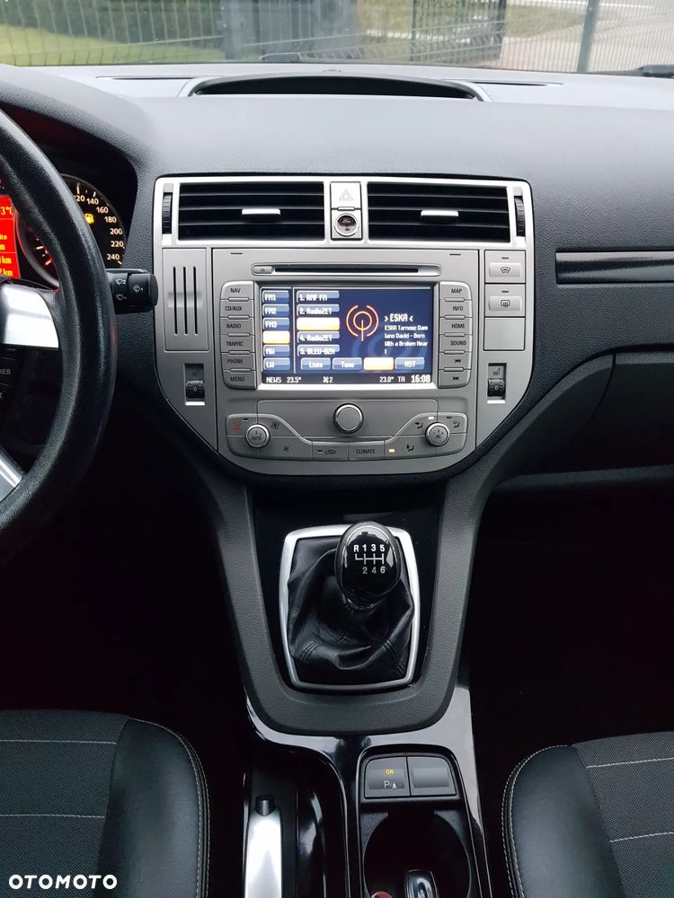 Ford Kuga 2.0 TDCi 2x4 Titanium - 16