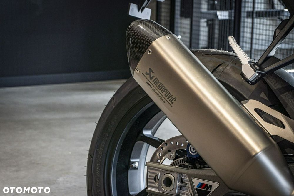 BMW S - 9