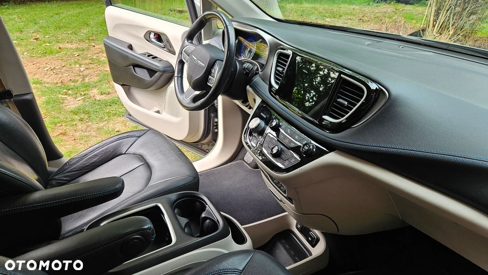 Chrysler Pacifica - 26