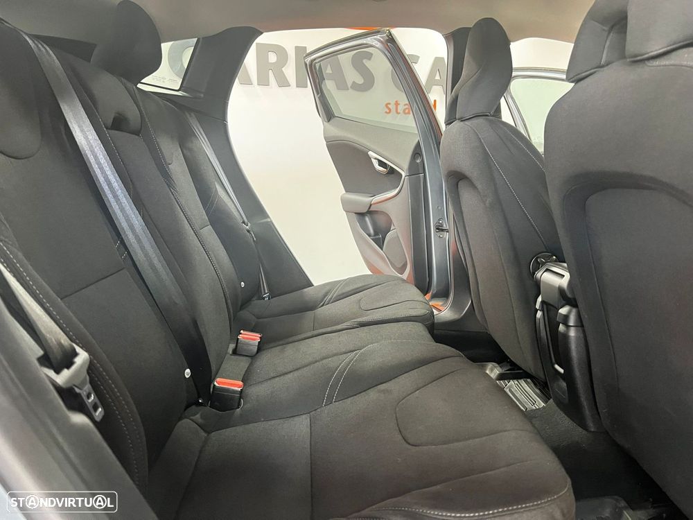 Volvo V40 Cross Country 2.0 D2 Summum - 11