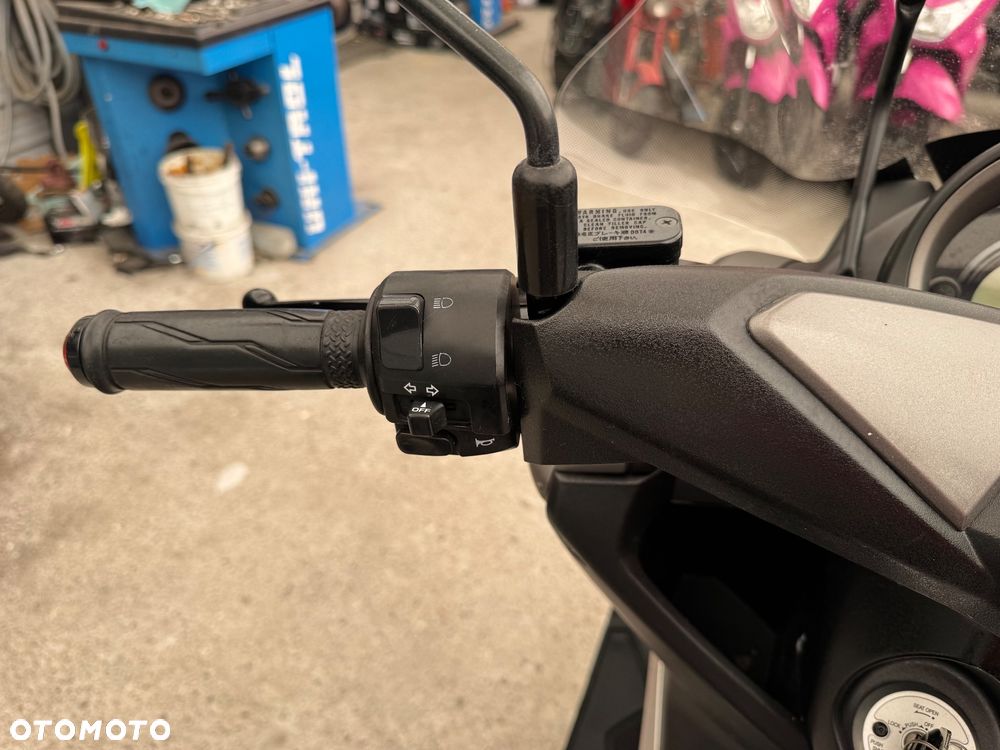 Yamaha NMAX - 10