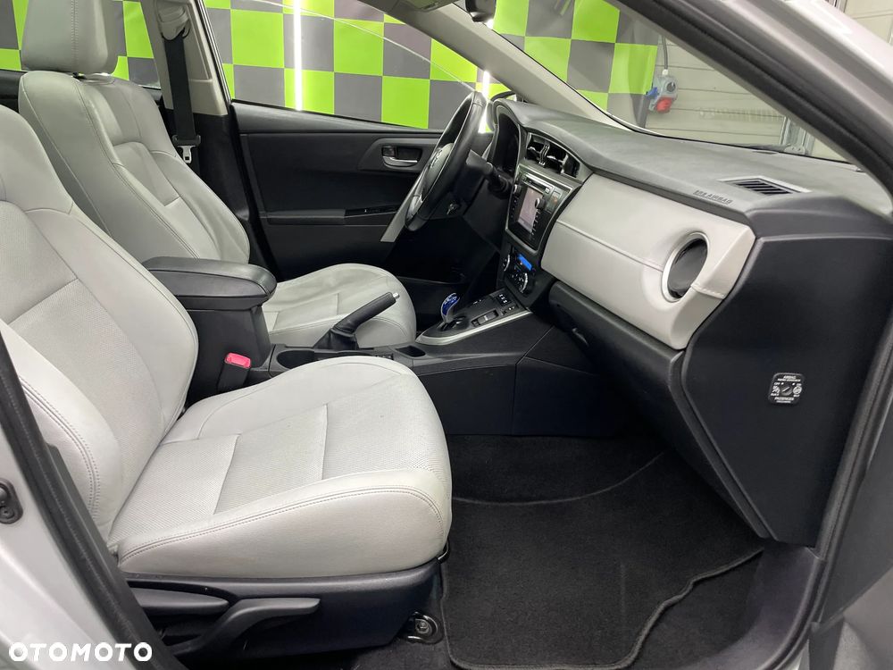 Toyota Auris - 11