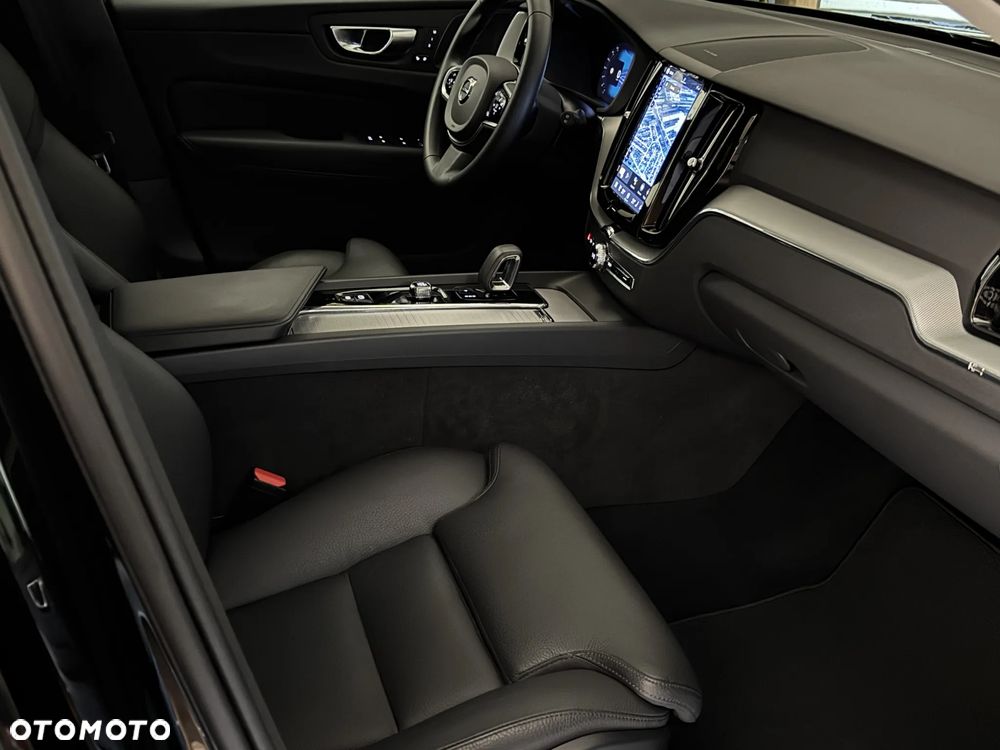 Volvo XC 60 B4 D AWD Plus Dark - 22
