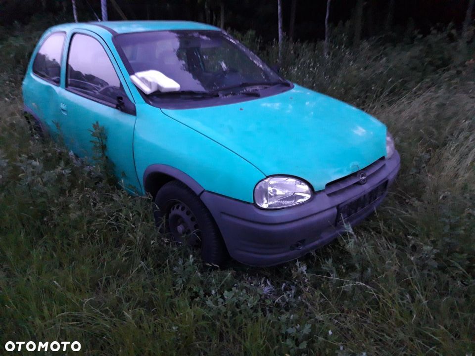 Części  Opel Corsa B 95r 1.2 33kW  Zielona