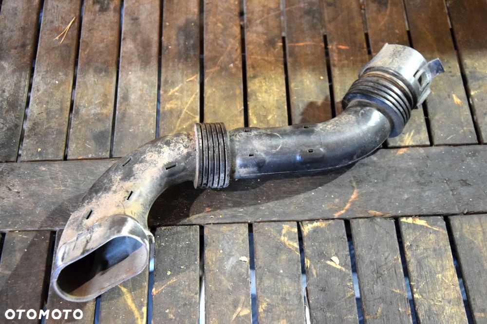 Renault Clio III 3 Rura przewód dolotu wlot powietrza w pas przedni 8200410912 - 1