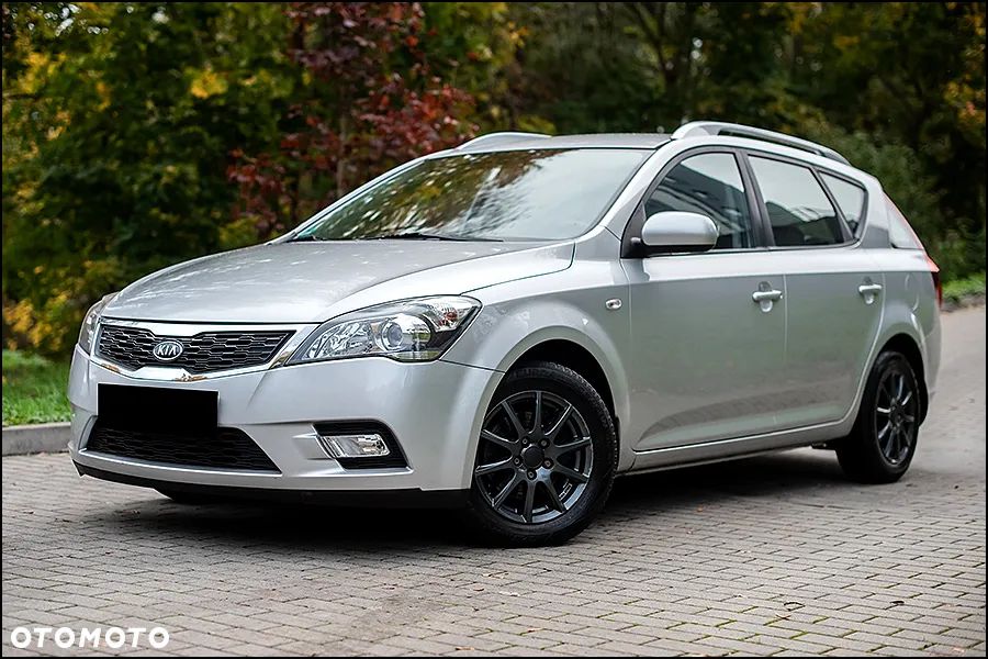 Kia Ceed - 11