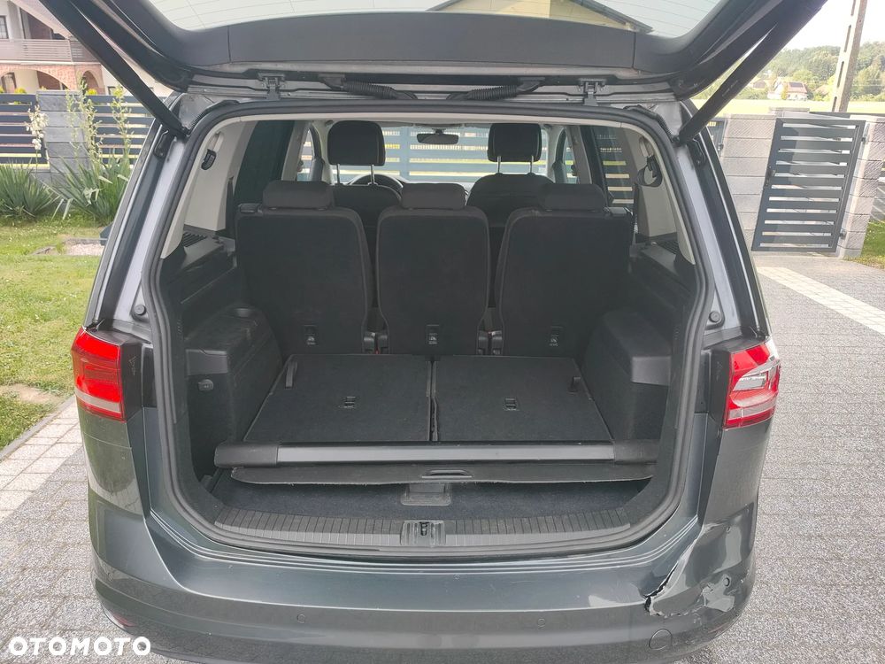 Volkswagen Touran - 18