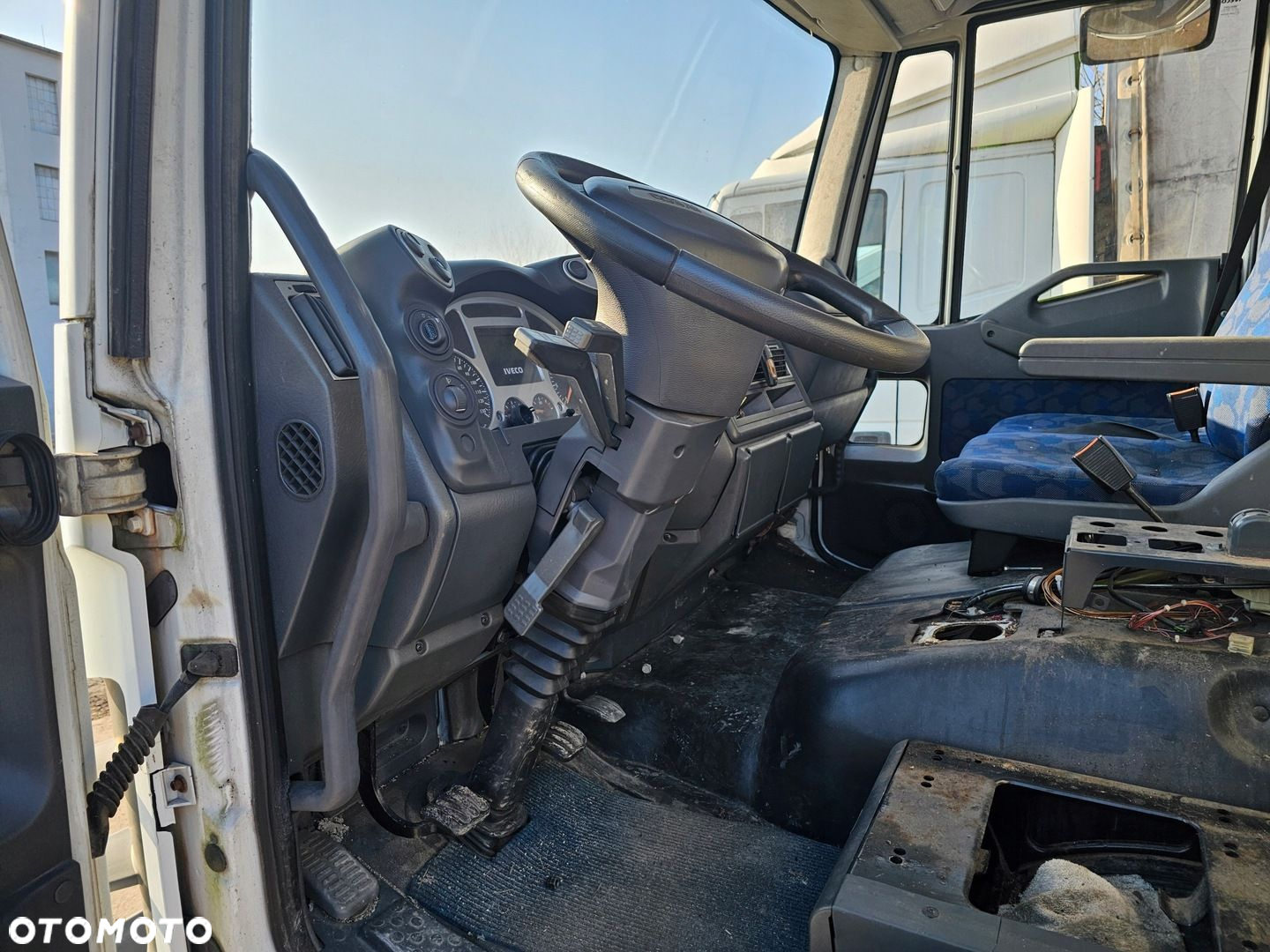 KABINA DZIENNA KOKPIT KONSOLA WNĘTRZE IVECO EUROCARGO 02-06 rok - 11