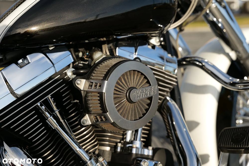 Harley-Davidson Softail Deluxe - 23