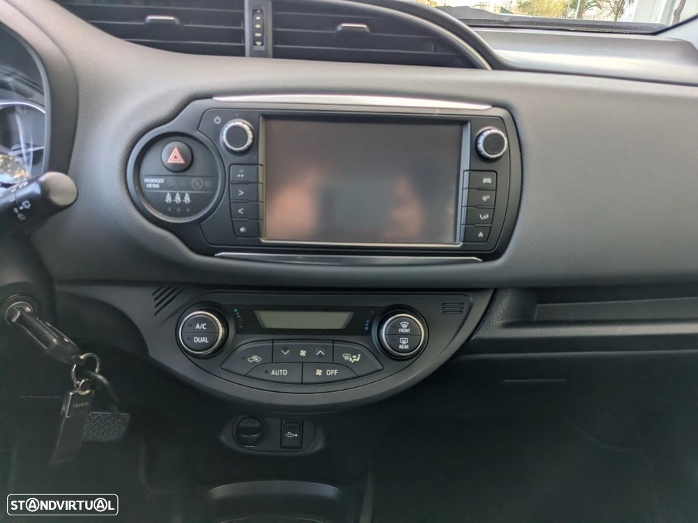 Toyota Yaris 1.5 HSD Comfort - 12