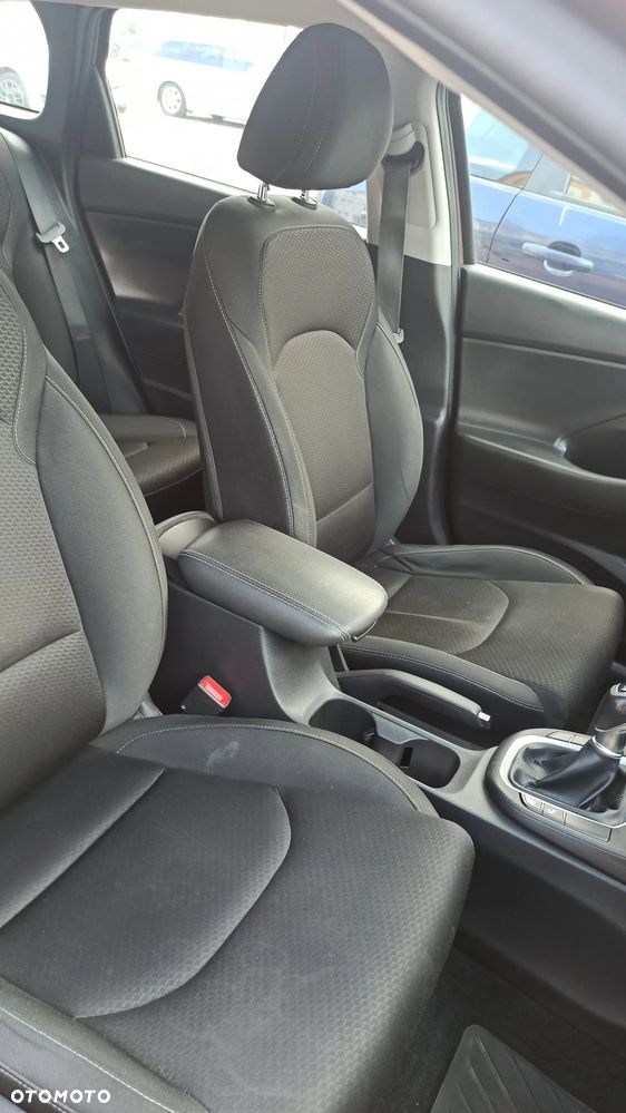 Hyundai i30 1.6 D Comfort - 26