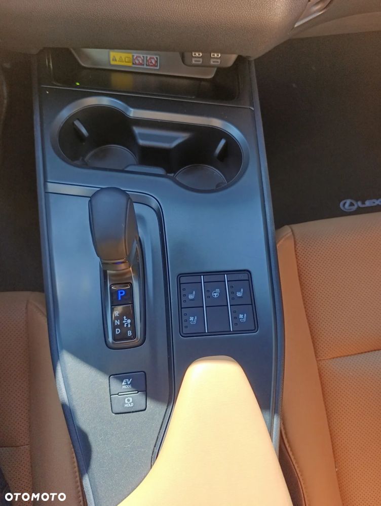 Lexus UX 300h Executive Line - 11