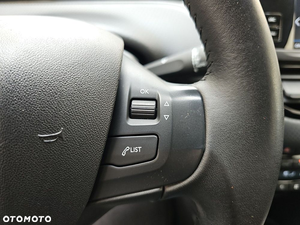 Peugeot 2008 1.2 Pure Tech GPF Active S&S - 16