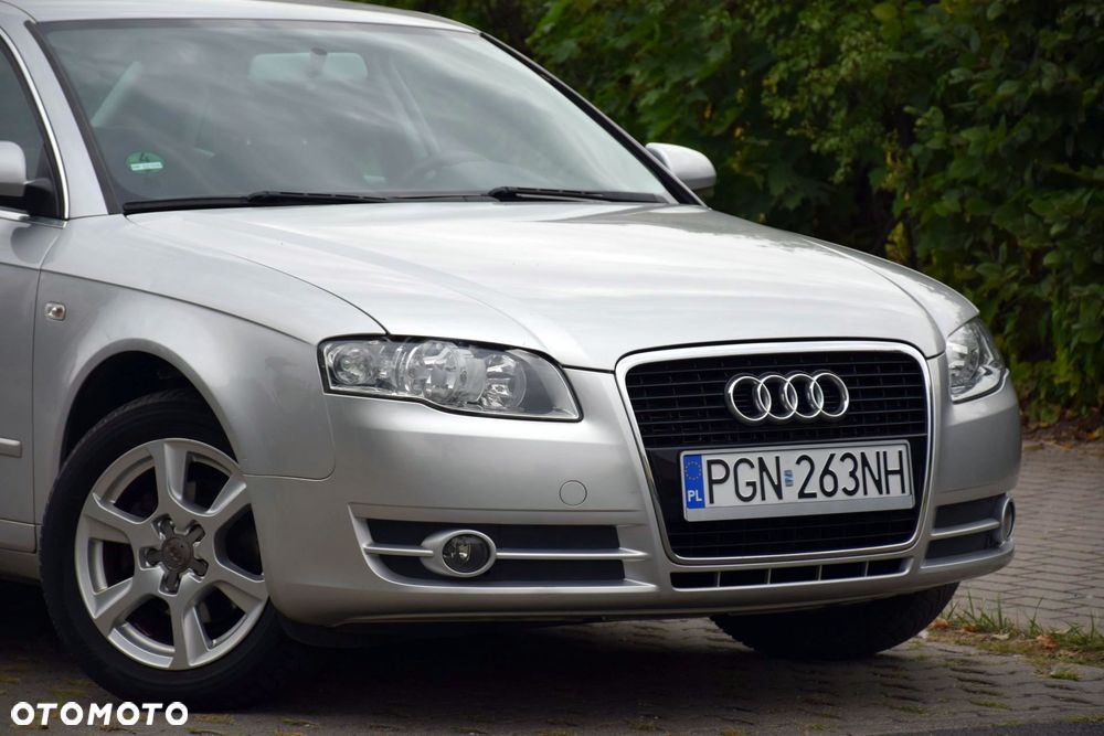 Audi A4 Limousine - 1