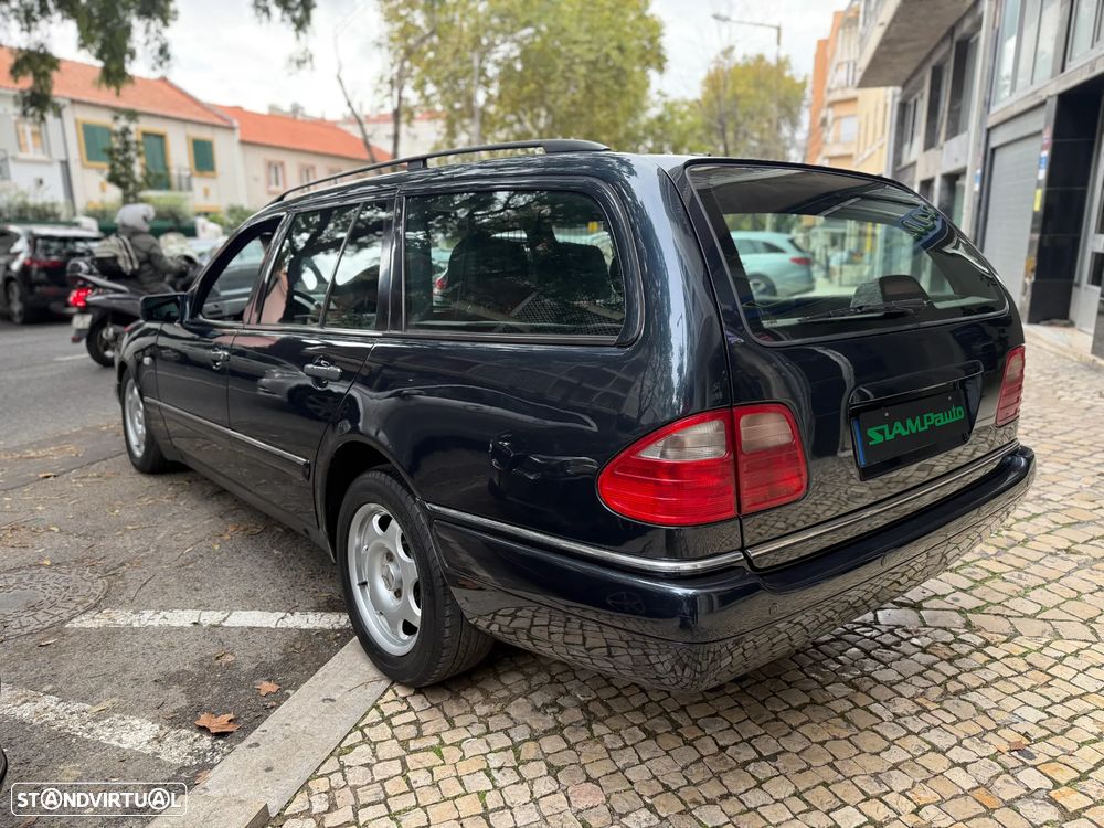 Mercedes-Benz E 300 TD Classic - 3
