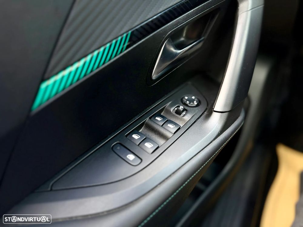 Peugeot 2008 1.2 PureTech Allure Pack - 17