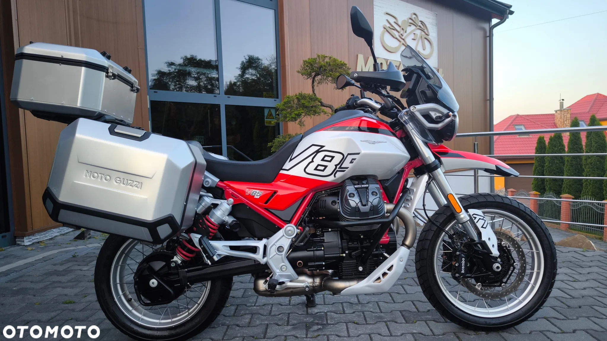 Moto Guzzi V85 - 2