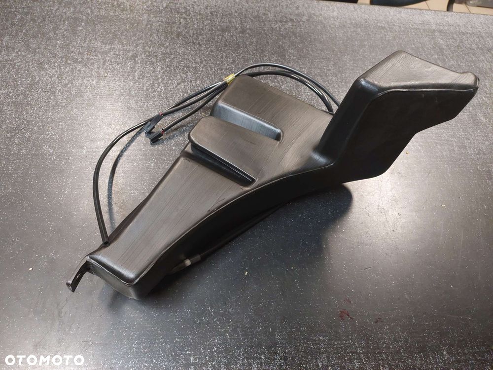 Zbiornik zbiorniczek  spryskiwaczy  Nexia sedan z pompką.5 (19) (G15MF) 1498ccm 71KM/52kW 1995/02-1997/08  1.5 (19) (G15MF) 1498ccm 75KM/55kW 1995/02-1997/08  1.5 16V (19) (A15MF) 1498ccm 90KM/66kW 1995/02-1997/08 - 2