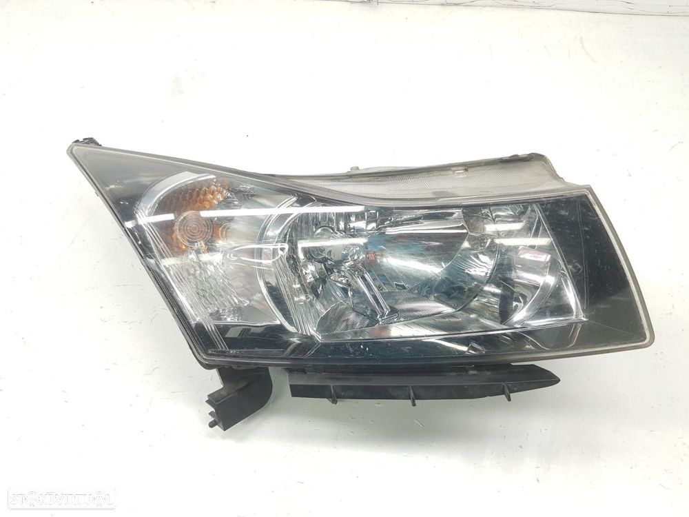 FAROL DIREITO CHEVROLET CRUZE - 1