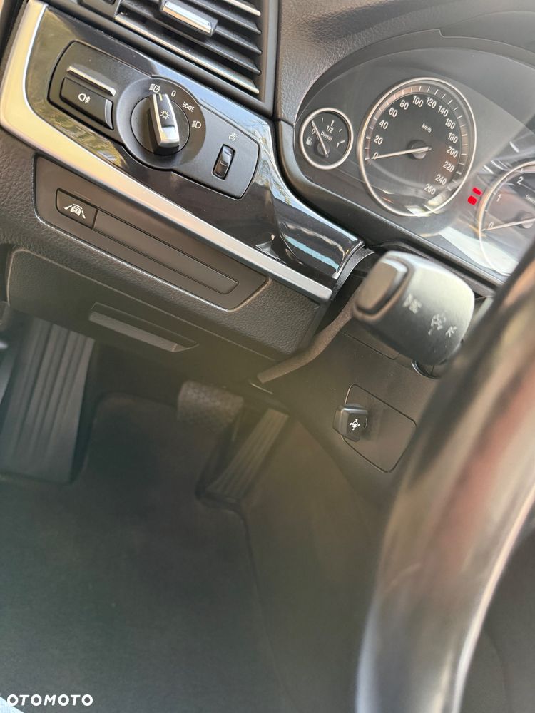 BMW Seria 5 520d xDrive - 27