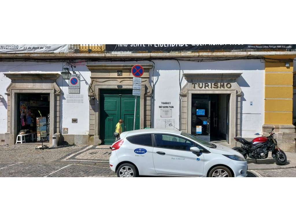 Vende-se Antigo Palácio no Centro Histórico de Évora. - Grande imagem: 5/15