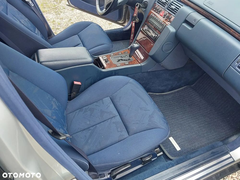 Mercedes-Benz Klasa E - 9