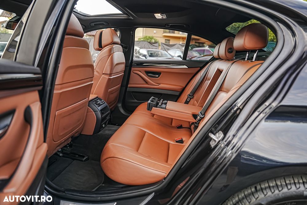 BMW Seria 5 520d Aut. Luxury Line - 7