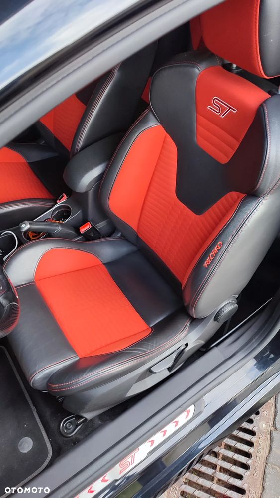Ford Fiesta 1.6 EcoBoost ST - 28