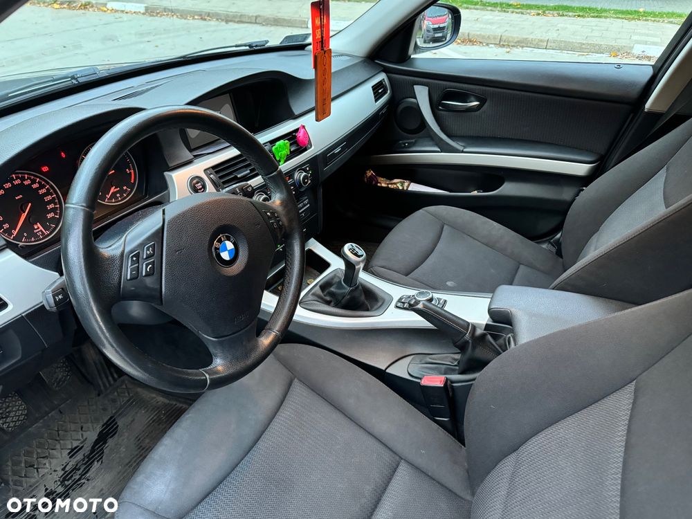 BMW Seria 3 318d - 6