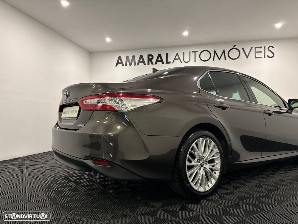 Toyota Camry 2.5 Hybrid Luxury - 22
