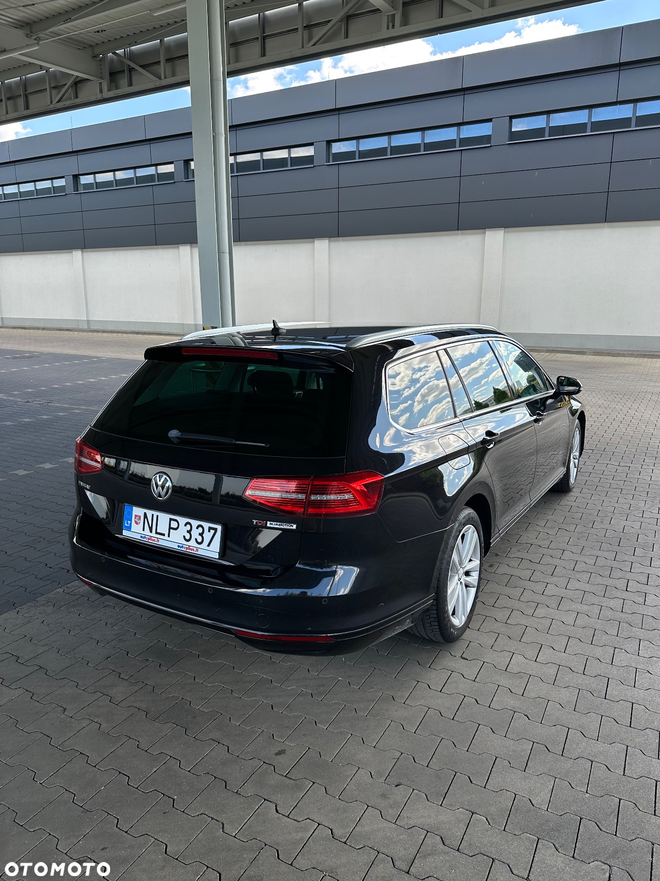 Volkswagen Passat Variant 1.6 TDI (BlueMotion Technology) Comfortline - 3
