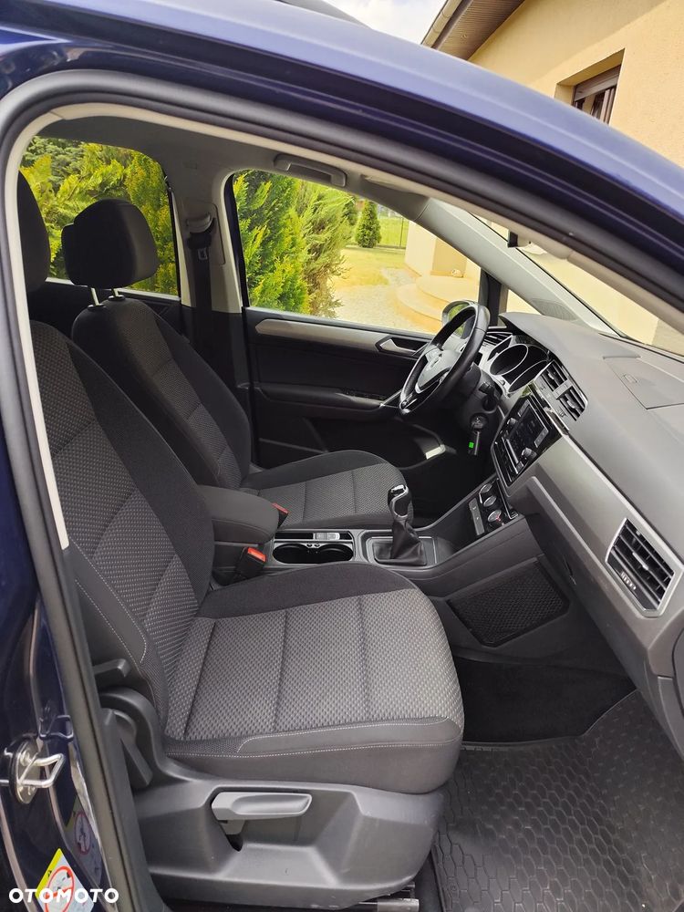 Volkswagen Touran - 15