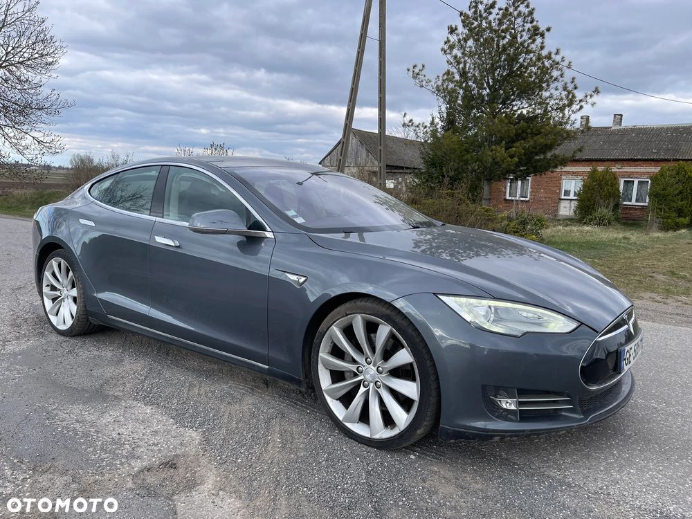 Tesla Model S - 22