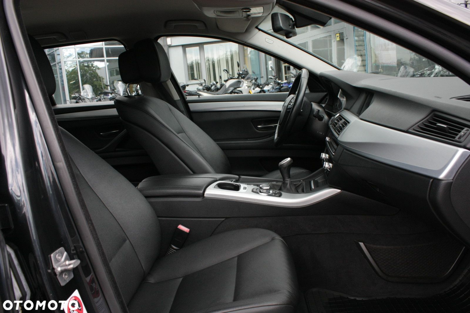 BMW Seria 5 520d - 24