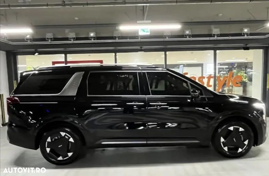 Kia Carnival - 3