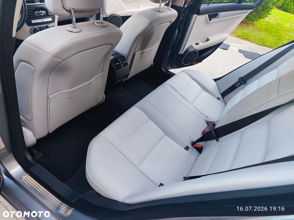 Mercedes-Benz Klasa C 200 CDI BlueEff Avantgarde - 17