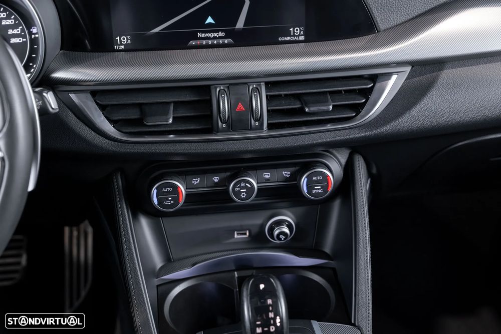 Alfa Romeo Stelvio 2.2 D Veloce Q4 AT8 - 18