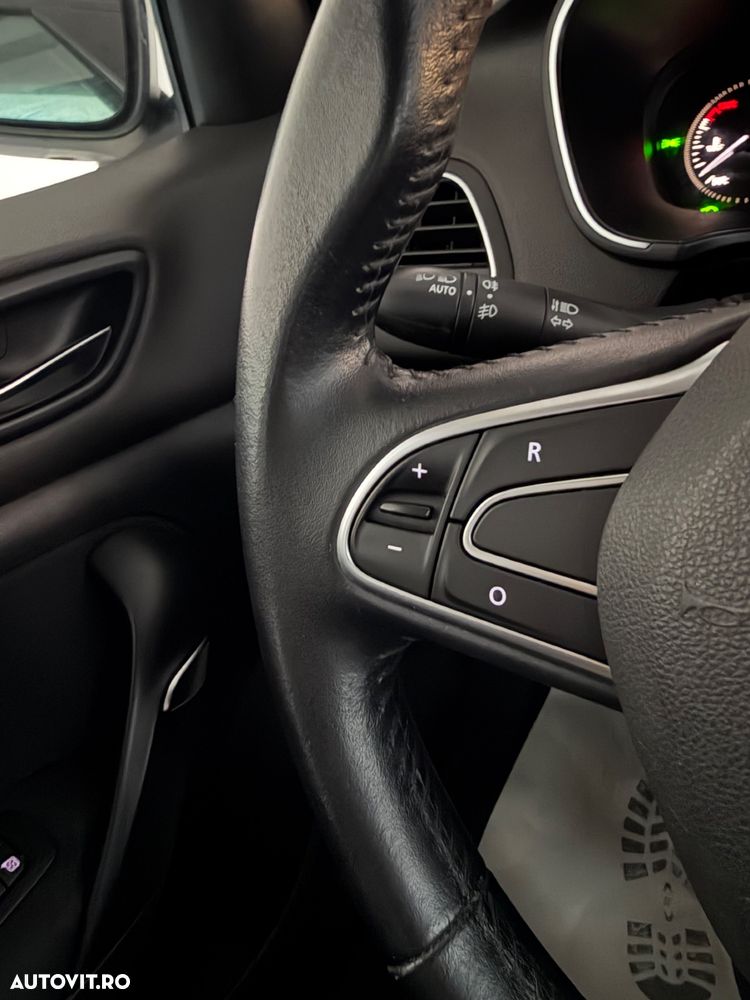 Renault Megane ENERGY dCi Zen - 19