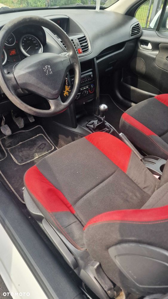 Peugeot 207 - 6
