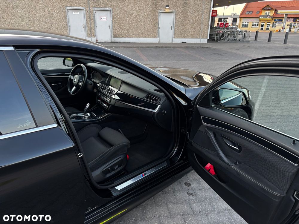 BMW Seria 5 525d xDrive Sport-Aut - 11