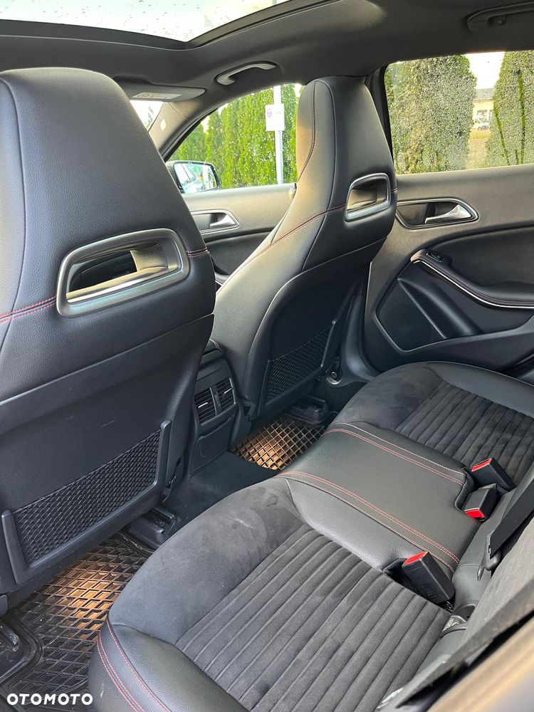 Mercedes-Benz GLA - 12