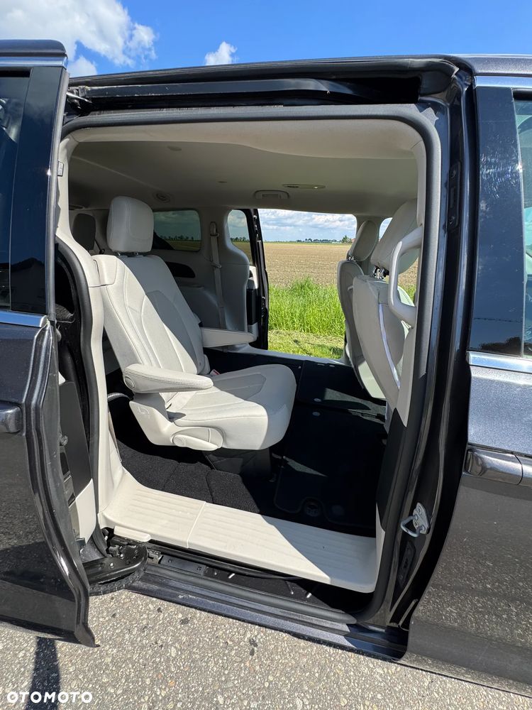 Chrysler Pacifica - 28