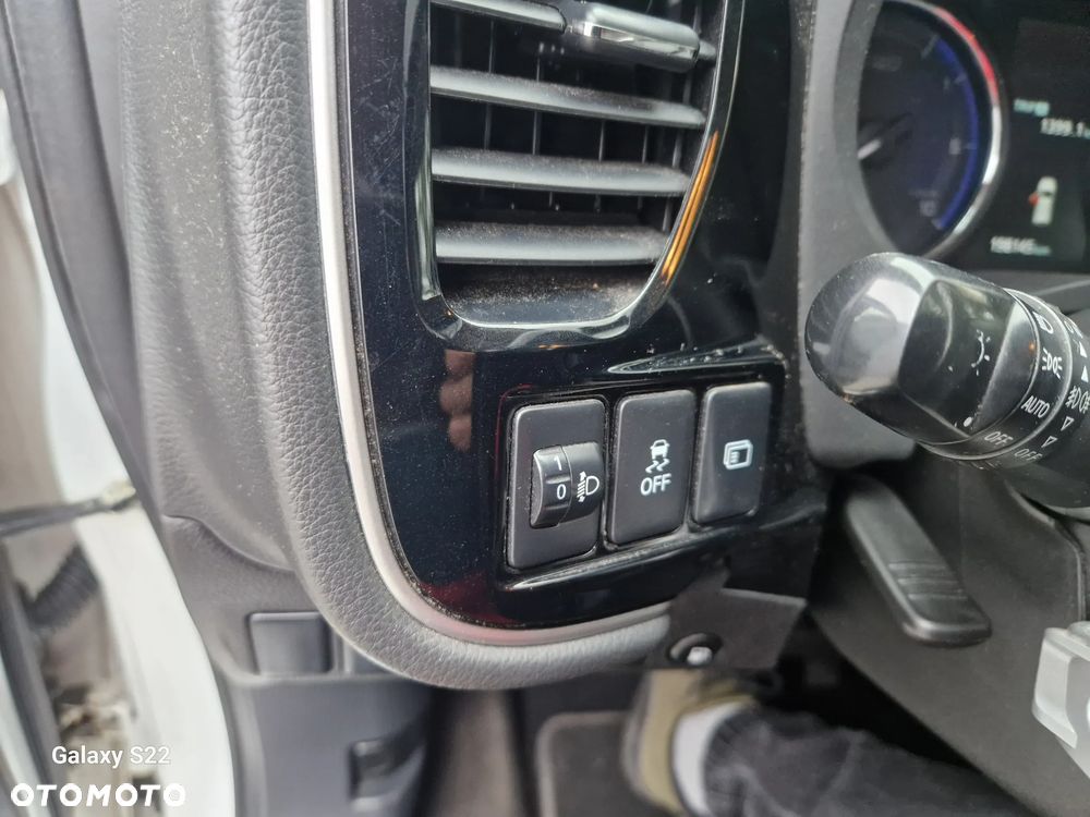 Mitsubishi Outlander - 30