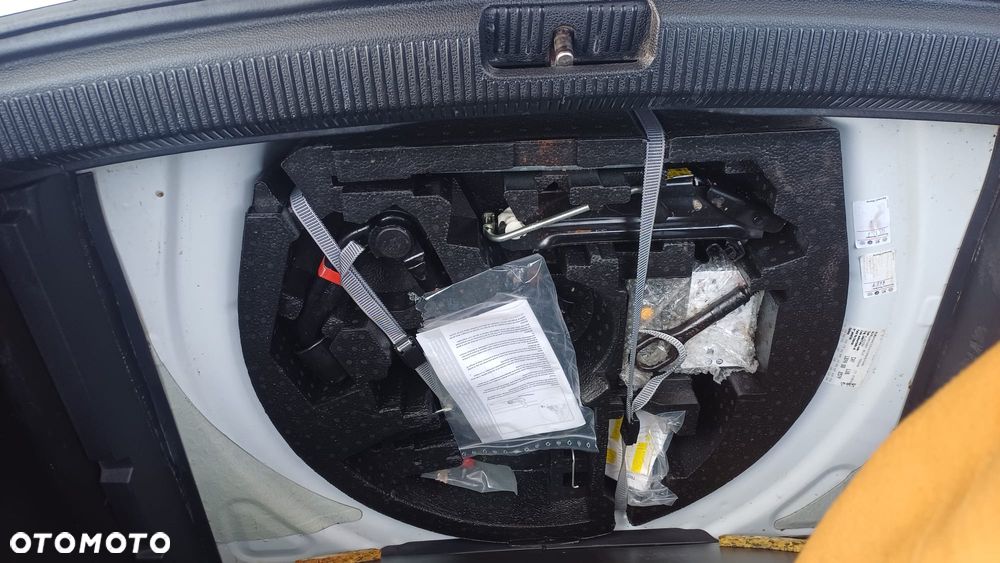 Volkswagen Golf 1.6 TDI DPF Style - 15